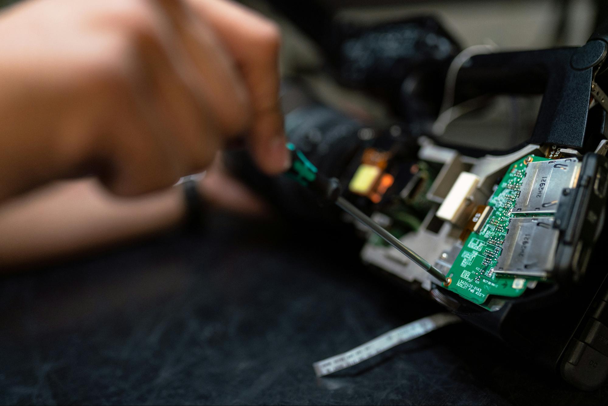 Technician providing same-day repair service in Bali